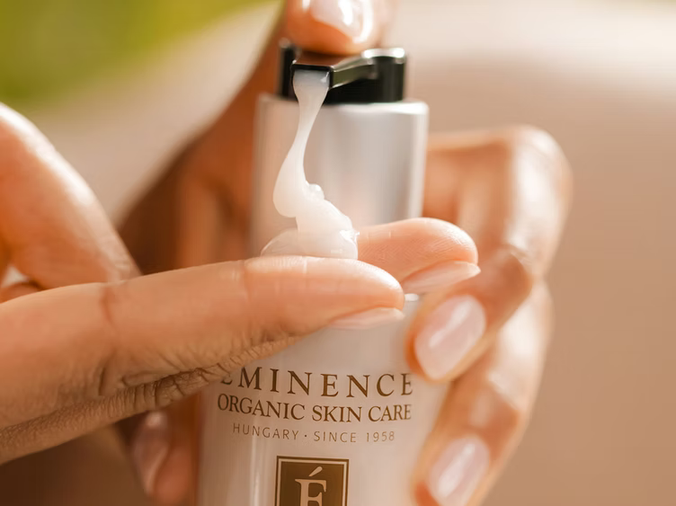 Tulsi & Snow Mushroom Cleansing Milk