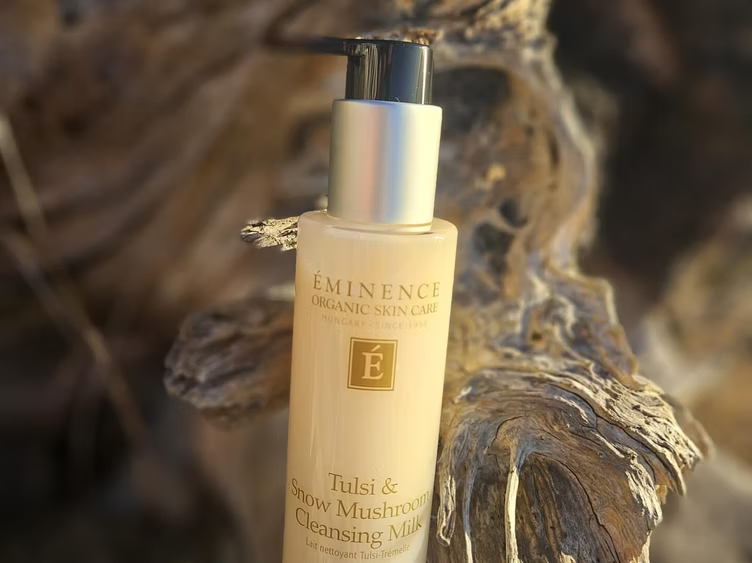 Tulsi & Snow Mushroom Cleansing Milk